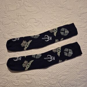 Star Wars The Mandalorian crew socks, Baby Yoda NWOT men's crew socks 6-12